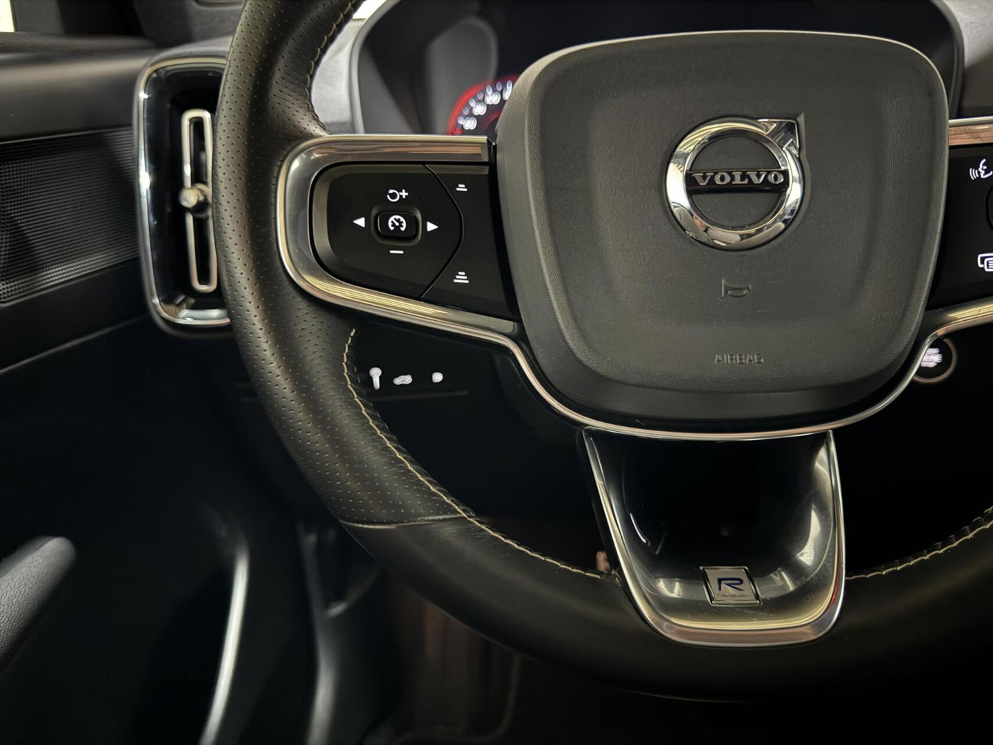 Volvo XC40 1.5 T5 Recharge R-Design Pano Camera 21'' Trekh.
