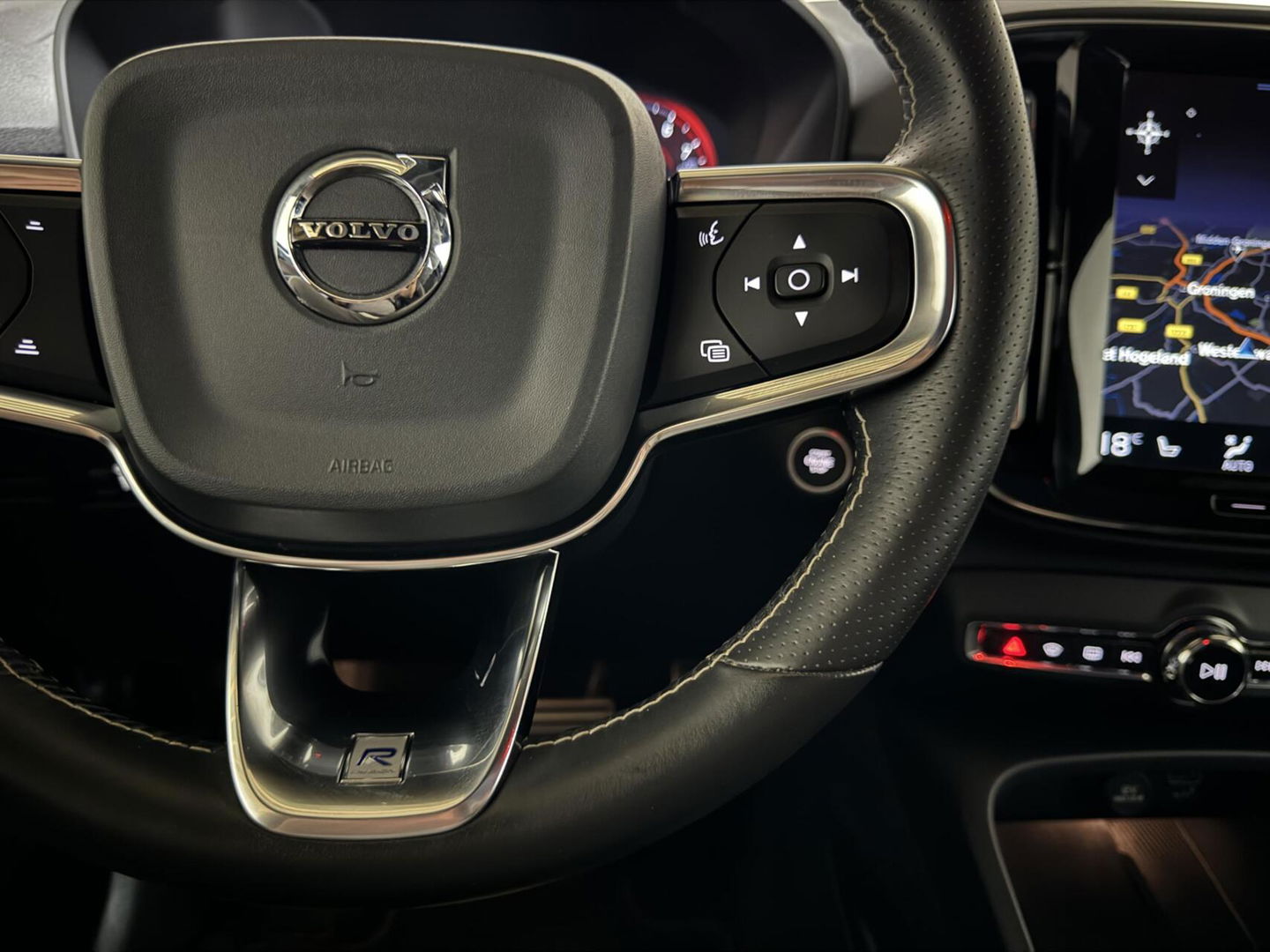 Volvo XC40 1.5 T5 Recharge R-Design Pano Camera 21'' Trekh.