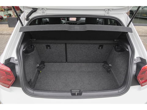 Volkswagen Polo 2.0 TSI GTI 200pk DSG Panoramadak Virtual cockpit Full led Maxton bodykit 18" LMV