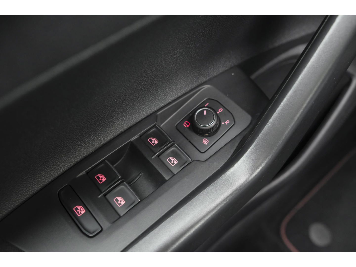 Volkswagen Polo 2.0 TSI GTI 200pk DSG Panoramadak Virtual cockpit Full led Maxton bodykit 18" LMV