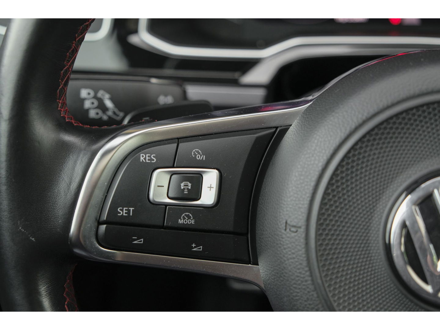Volkswagen Polo 2.0 TSI GTI 200pk DSG Panoramadak Virtual cockpit Full led Maxton bodykit 18" LMV