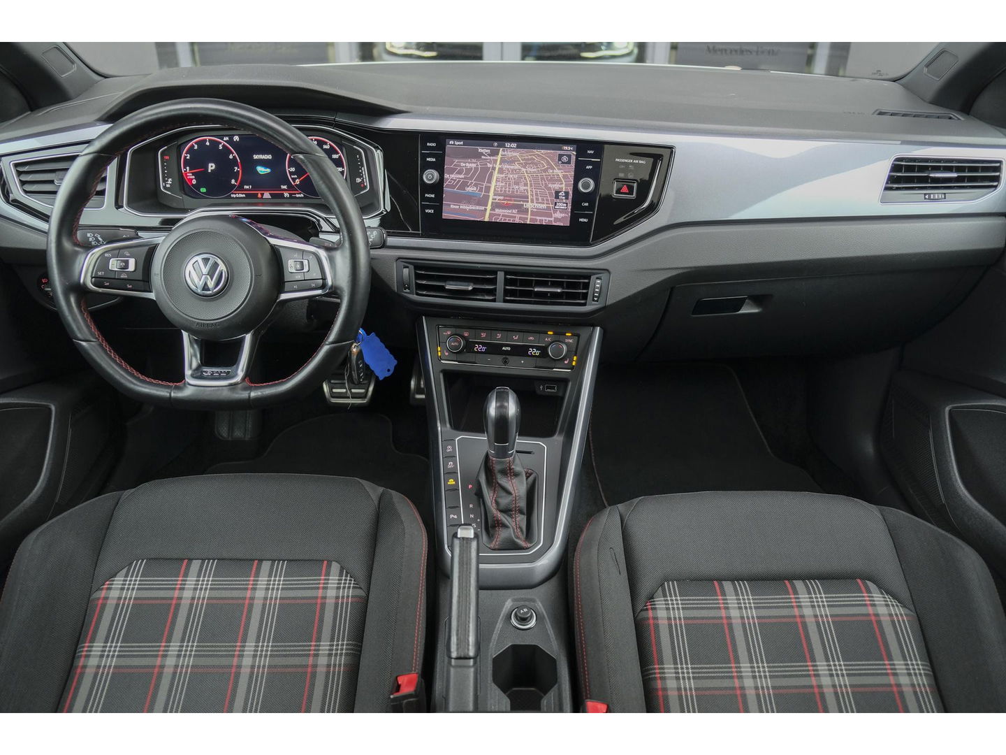 Volkswagen Polo 2.0 TSI GTI 200pk DSG Panoramadak Virtual cockpit Full led Maxton bodykit 18" LMV