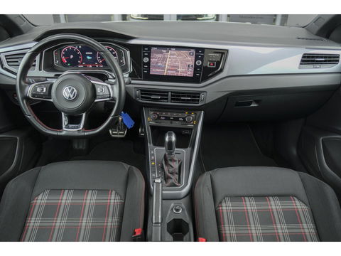 Volkswagen Polo 2.0 TSI GTI 200pk DSG Panoramadak Virtual cockpit Full led Maxton bodykit 18" LMV