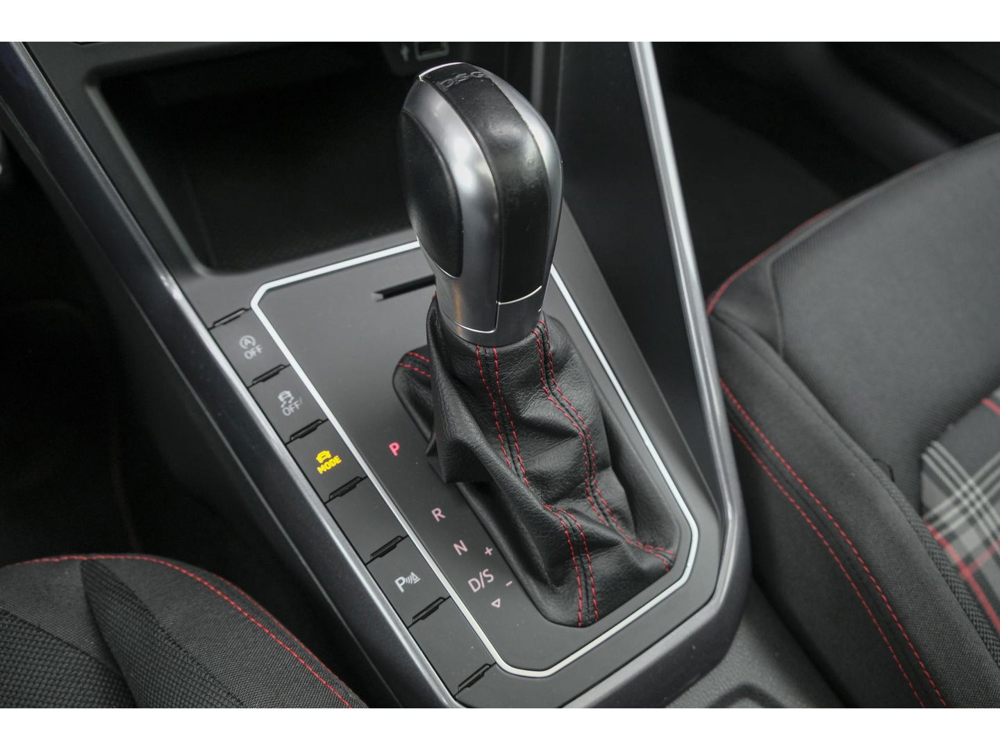 Volkswagen Polo 2.0 TSI GTI 200pk DSG Panoramadak Virtual cockpit Full led Maxton bodykit 18" LMV