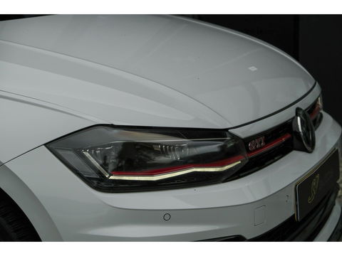 Volkswagen Polo 2.0 TSI GTI 200pk DSG Panoramadak Virtual cockpit Full led Maxton bodykit 18" LMV
