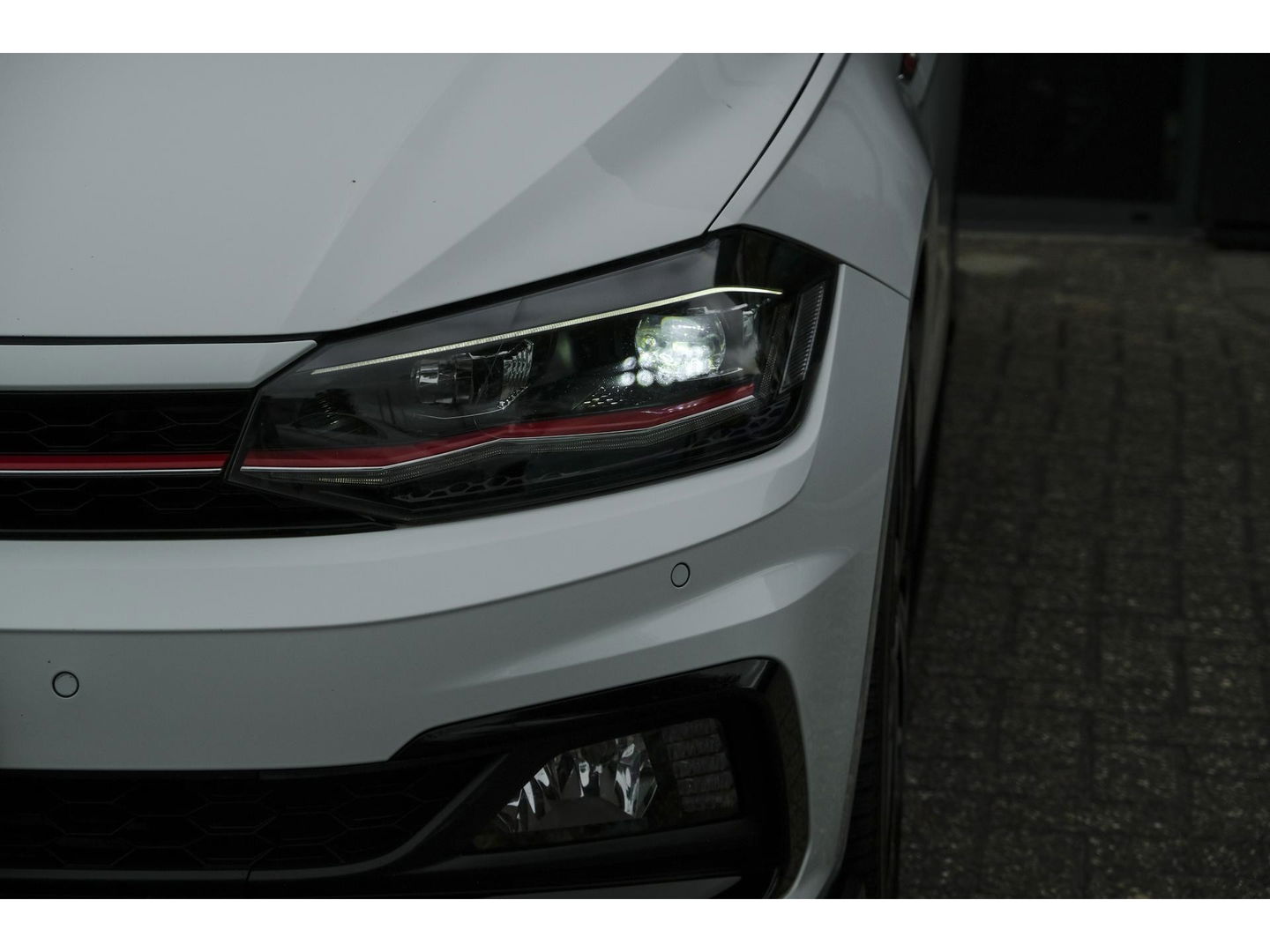 Volkswagen Polo 2.0 TSI GTI 200pk DSG Panoramadak Virtual cockpit Full led Maxton bodykit 18" LMV