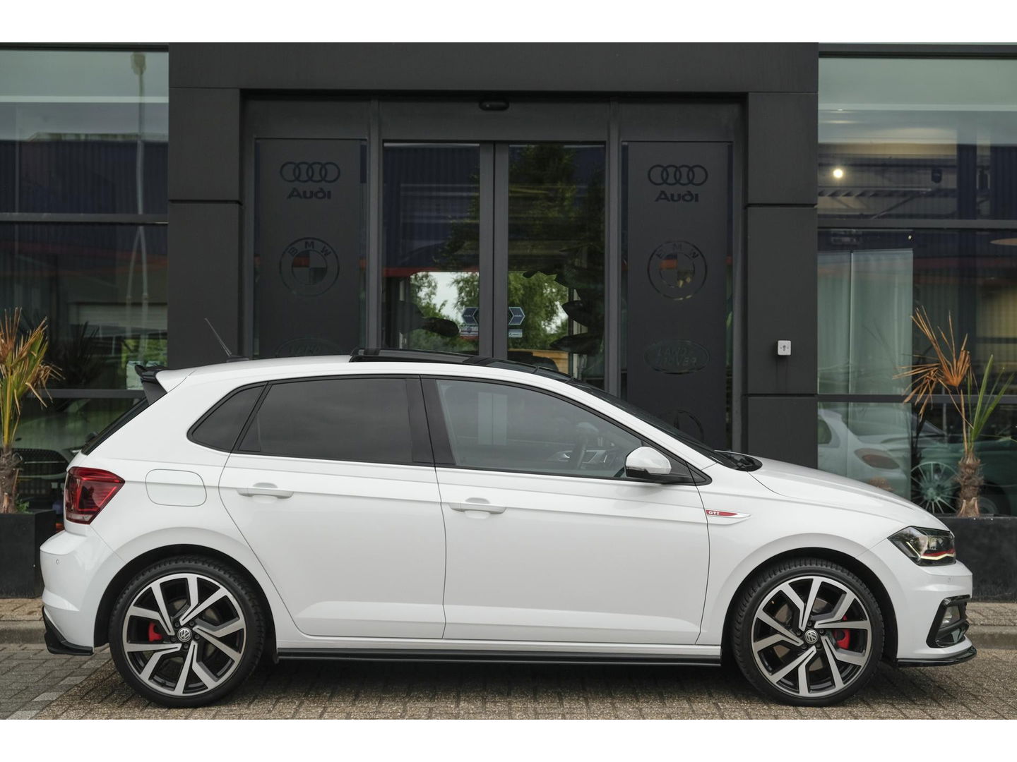 Volkswagen Polo 2.0 TSI GTI 200pk DSG Panoramadak Virtual cockpit Full led Maxton bodykit 18" LMV