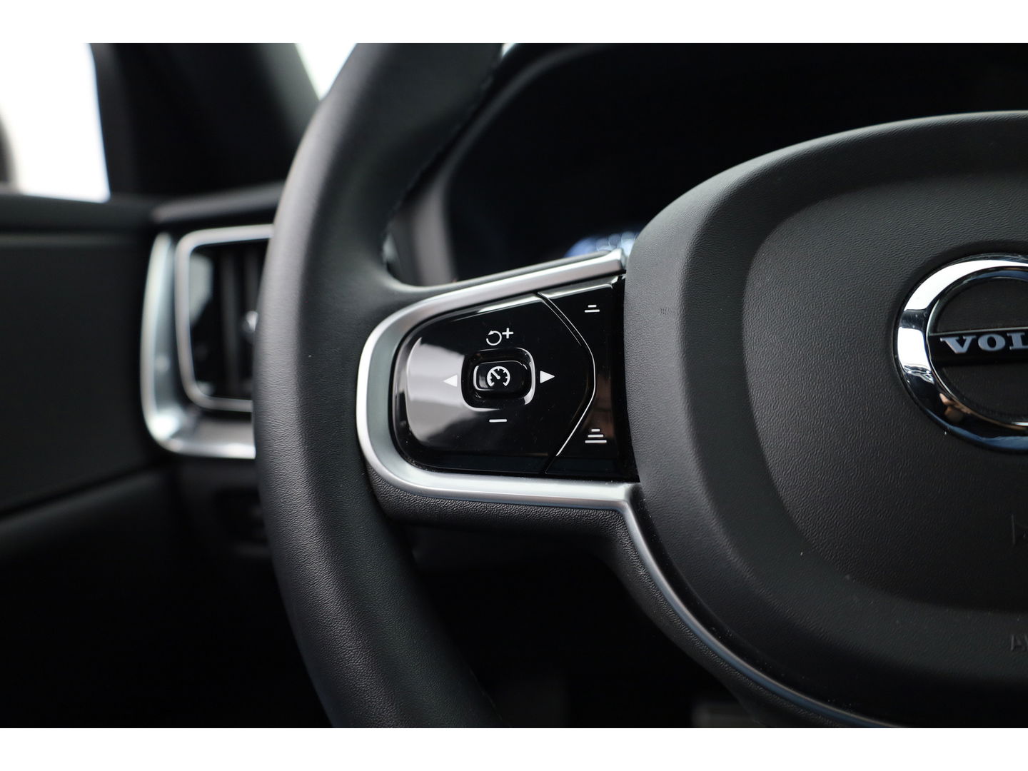 Volvo V60 2.0 T6 Recharge AWD R-Design | Long Range | Stoel- & Stuurverw. | Apple Carplay | Sportstoelen |
