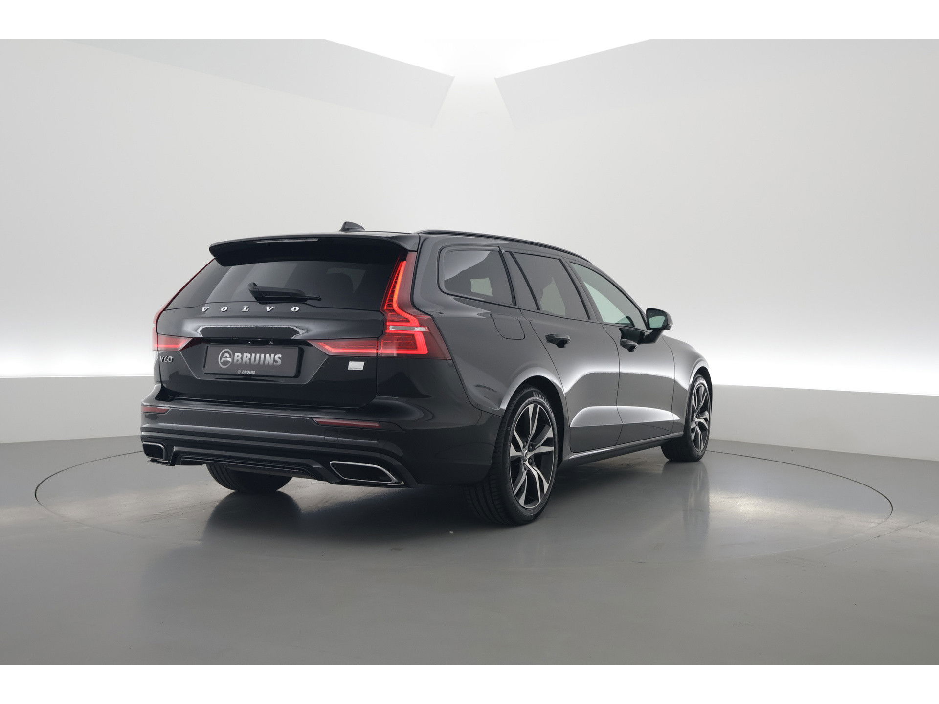 Volvo V60 2.0 T6 Recharge AWD R-Design | Long Range | Stoel- & Stuurverw. | Apple Carplay | Sportstoelen |