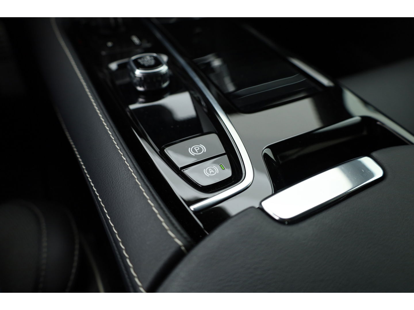 Volvo V60 2.0 T6 Recharge AWD R-Design | Long Range | Stoel- & Stuurverw. | Apple Carplay | Sportstoelen |