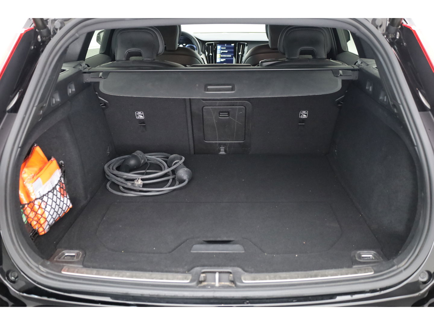 Volvo V60 2.0 T6 Recharge AWD R-Design | Long Range | Stoel- & Stuurverw. | Apple Carplay | Sportstoelen |