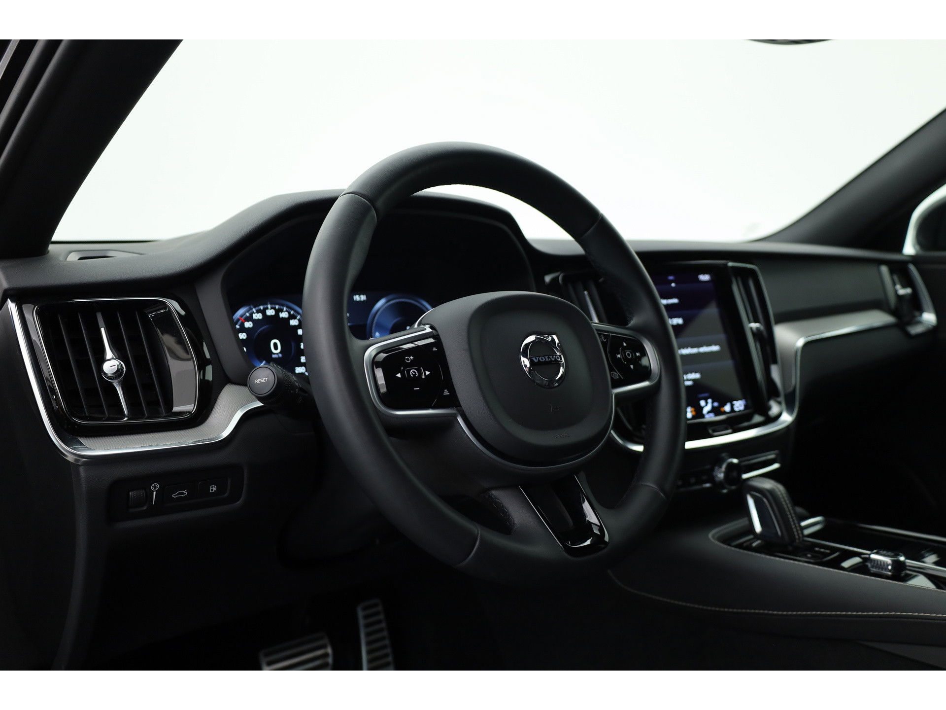Volvo V60 2.0 T6 Recharge AWD R-Design | Long Range | Stoel- & Stuurverw. | Apple Carplay | Sportstoelen |