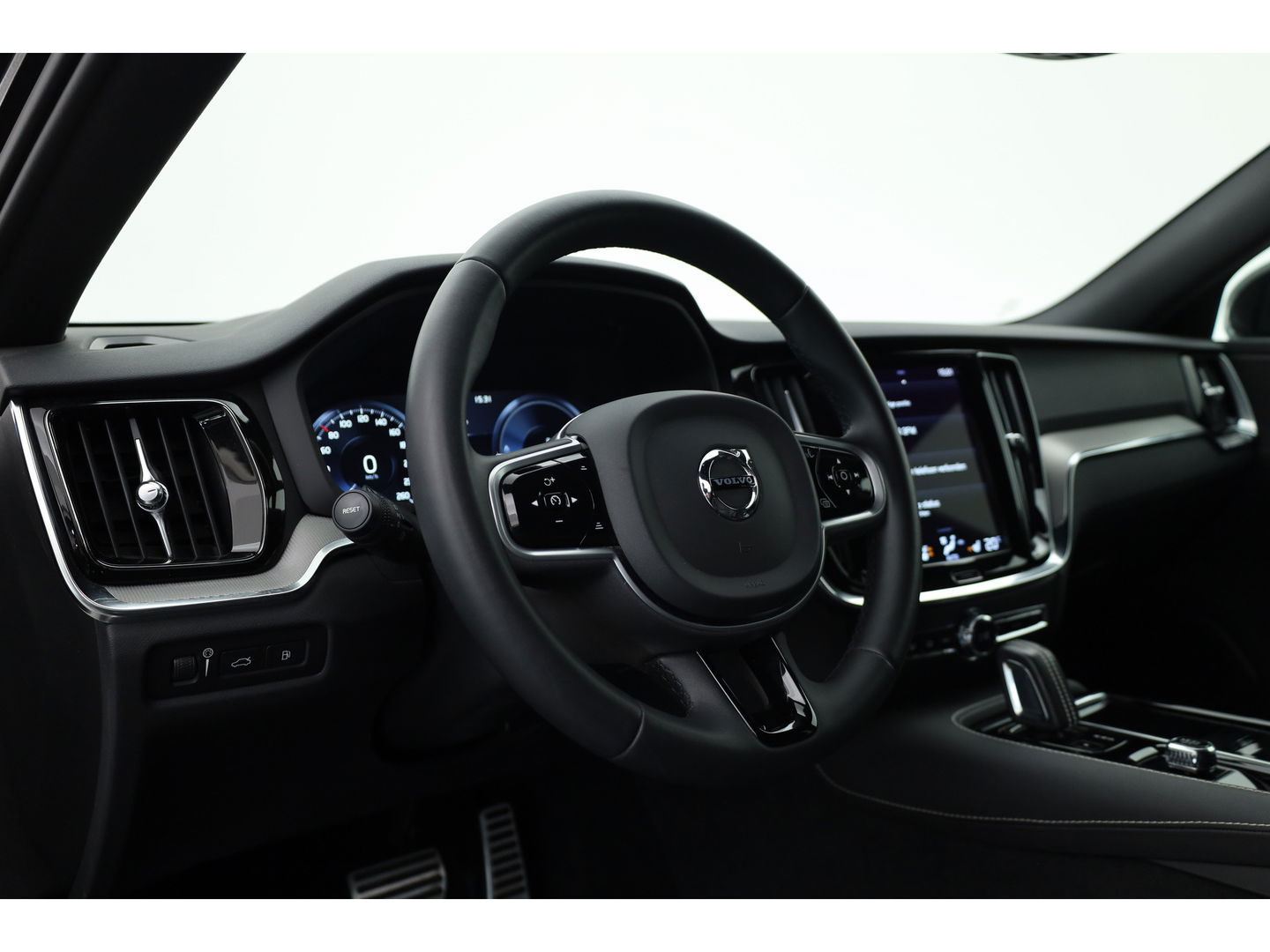 Volvo V60 2.0 T6 Recharge AWD R-Design | Long Range | Stoel- & Stuurverw. | Apple Carplay | Sportstoelen |