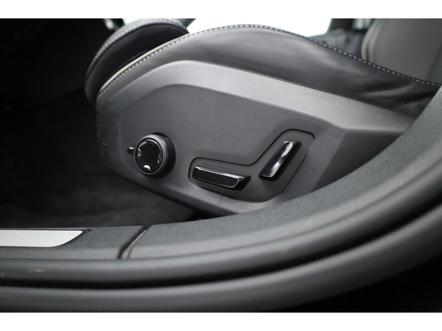 Volvo V60 2.0 T6 Recharge AWD R-Design | Long Range | Stoel- & Stuurverw. | Apple Carplay | Sportstoelen |