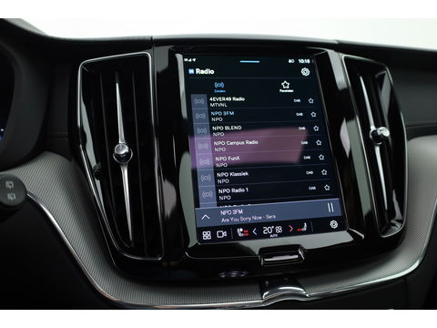 Volvo XC60 2.0 T8 Plug-in hybrid AWD Ultimate Black Edition | Luchtvering | Elek. Trekhaak | HUD | B&W |
