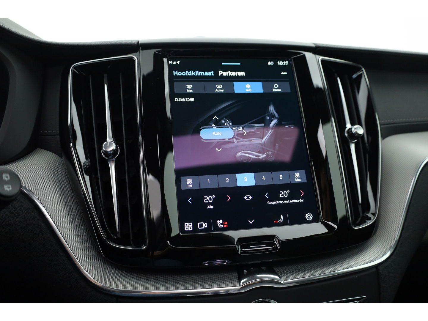 Volvo XC60 2.0 T8 Plug-in hybrid AWD Ultimate Black Edition | Luchtvering | Elek. Trekhaak | HUD | B&W |