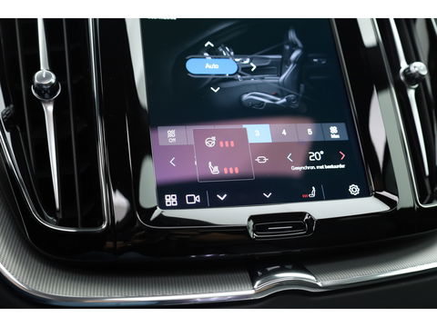 Volvo XC60 2.0 T8 Plug-in hybrid AWD Ultimate Black Edition | Luchtvering | Elek. Trekhaak | HUD | B&W |