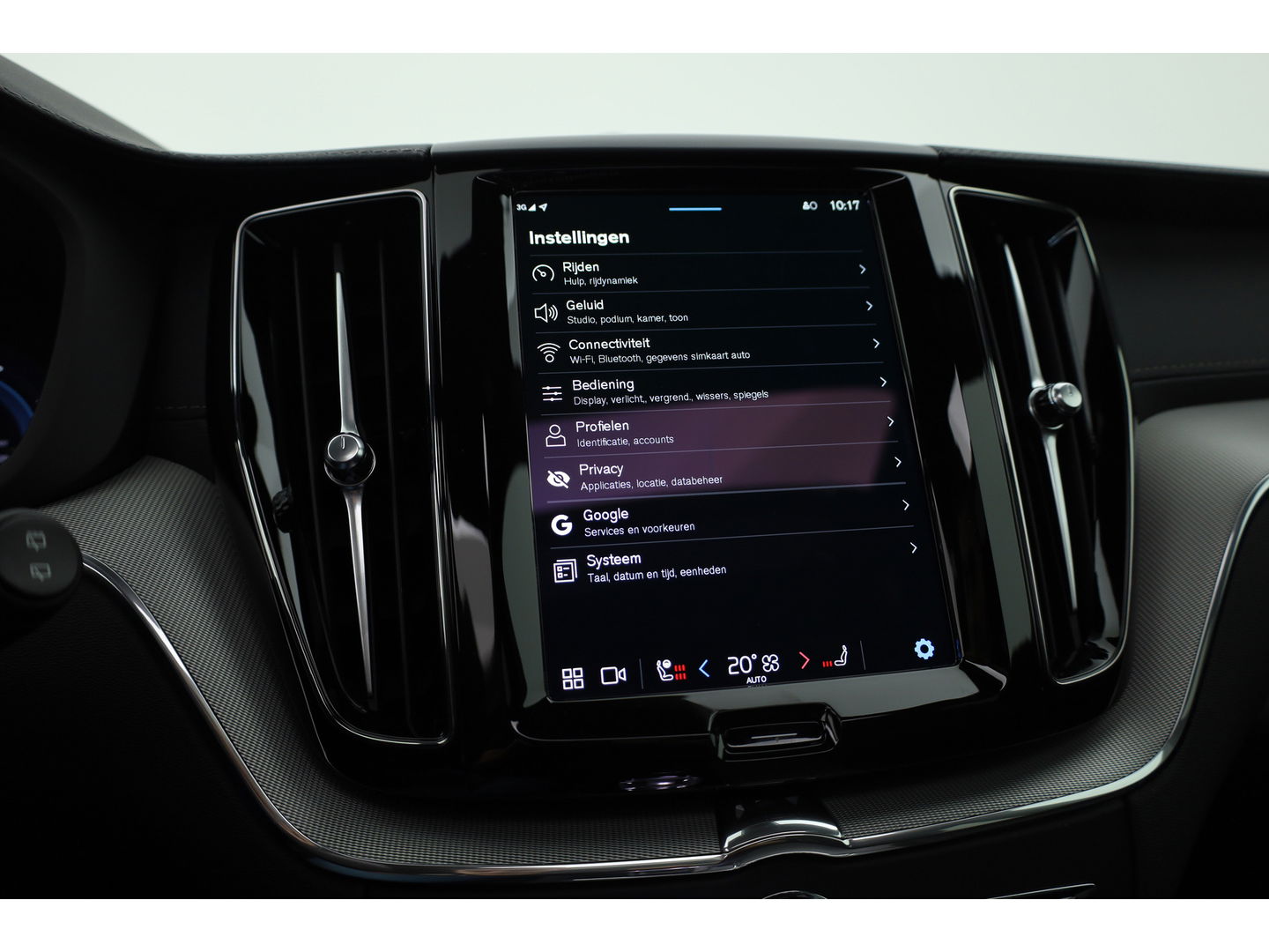 Volvo XC60 2.0 T8 Plug-in hybrid AWD Ultimate Black Edition | Luchtvering | Elek. Trekhaak | HUD | B&W |