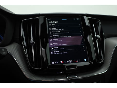 Volvo XC60 2.0 T8 Plug-in hybrid AWD Ultimate Black Edition | Luchtvering | Elek. Trekhaak | HUD | B&W |