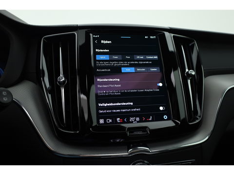 Volvo XC60 2.0 T8 Plug-in hybrid AWD Ultimate Black Edition | Luchtvering | Elek. Trekhaak | HUD | B&W |