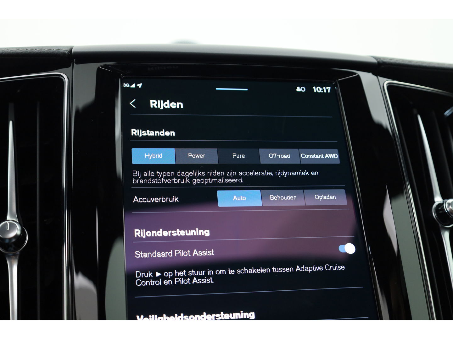 Volvo XC60 2.0 T8 Plug-in hybrid AWD Ultimate Black Edition | Luchtvering | Elek. Trekhaak | HUD | B&W |