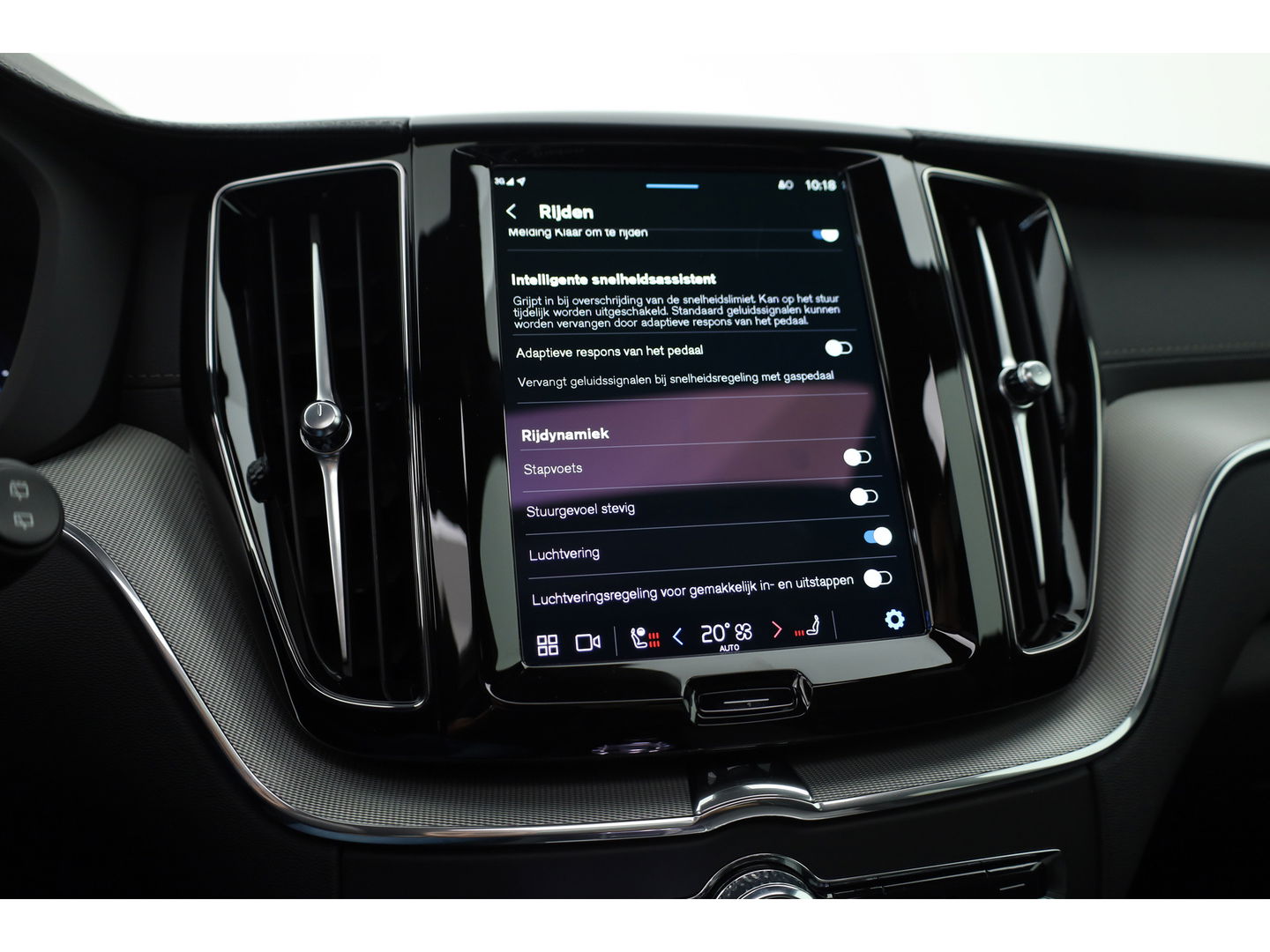 Volvo XC60 2.0 T8 Plug-in hybrid AWD Ultimate Black Edition | Luchtvering | Elek. Trekhaak | HUD | B&W |