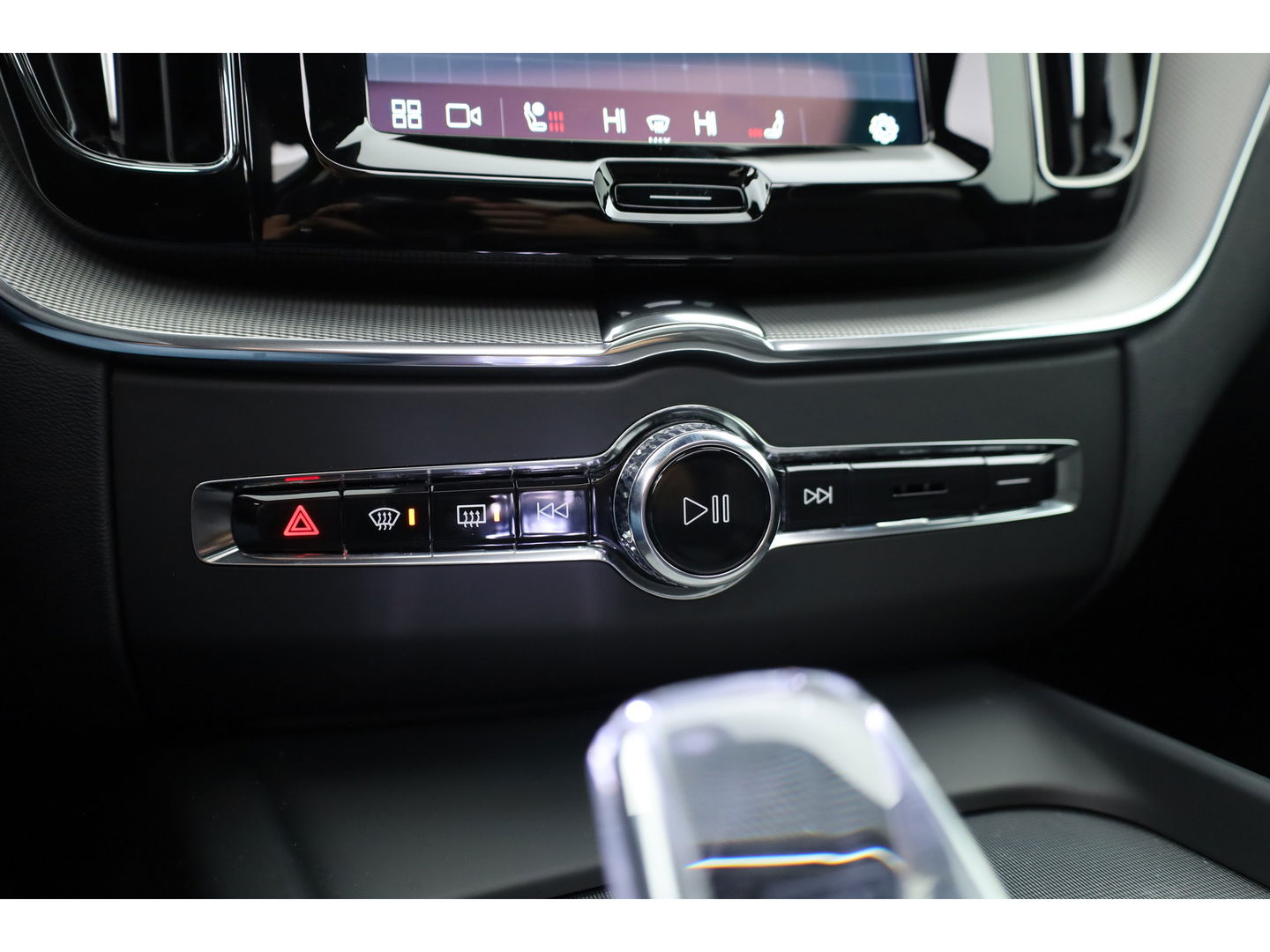 Volvo XC60 2.0 T8 Plug-in hybrid AWD Ultimate Black Edition | Luchtvering | Elek. Trekhaak | HUD | B&W |