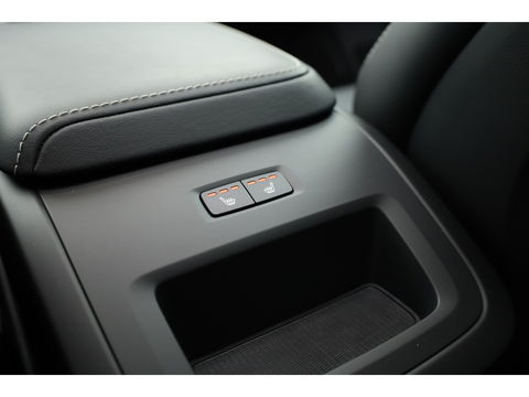Volvo XC60 2.0 T8 Plug-in hybrid AWD Ultimate Black Edition | Luchtvering | Elek. Trekhaak | HUD | B&W |