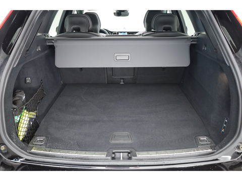 Volvo XC60 2.0 T8 Plug-in hybrid AWD Ultimate Black Edition | Luchtvering | Elek. Trekhaak | HUD | B&W |
