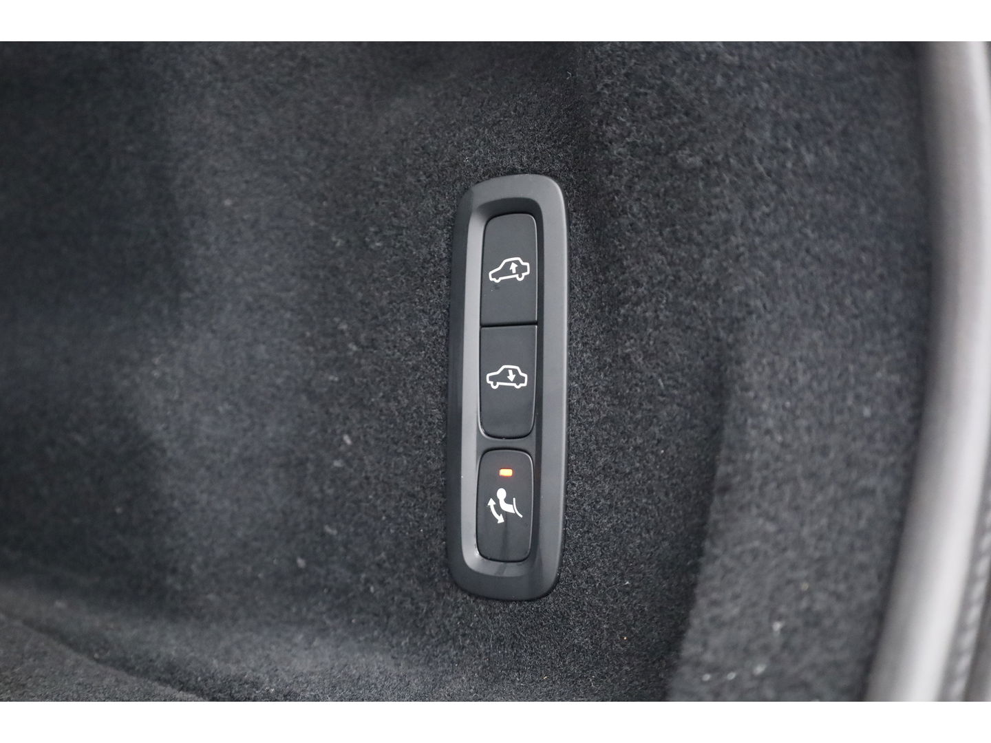 Volvo XC60 2.0 T8 Plug-in hybrid AWD Ultimate Black Edition | Luchtvering | Elek. Trekhaak | HUD | B&W |