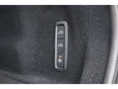 Volvo XC60 2.0 T8 Plug-in hybrid AWD Ultimate Black Edition | Luchtvering | Elek. Trekhaak | HUD | B&W |
