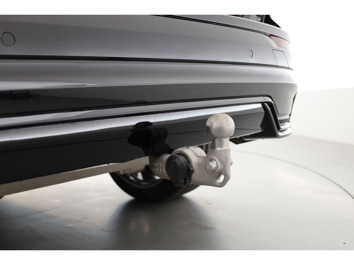 Volvo XC60 2.0 T8 Plug-in hybrid AWD Ultimate Black Edition | Luchtvering | Elek. Trekhaak | HUD | B&W |