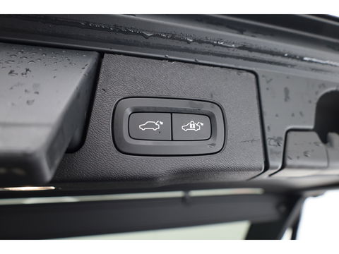 Volvo XC60 2.0 T8 Plug-in hybrid AWD Ultimate Black Edition | Luchtvering | Elek. Trekhaak | HUD | B&W |