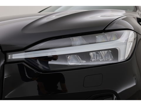 Volvo XC60 2.0 T8 Plug-in hybrid AWD Ultimate Black Edition | Luchtvering | Elek. Trekhaak | HUD | B&W |