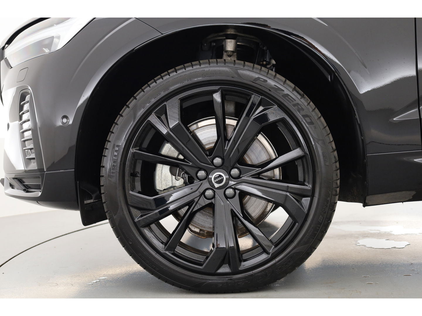 Volvo XC60 2.0 T8 Plug-in hybrid AWD Ultimate Black Edition | Luchtvering | Elek. Trekhaak | HUD | B&W |