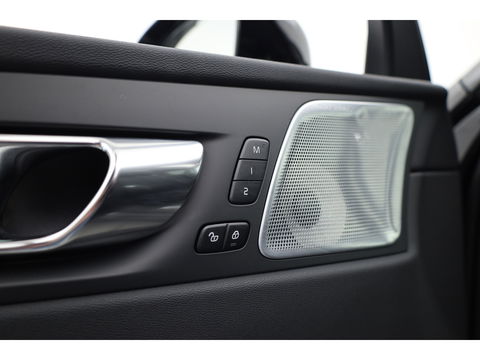 Volvo XC60 2.0 T8 Plug-in hybrid AWD Ultimate Black Edition | Luchtvering | Elek. Trekhaak | HUD | B&W |