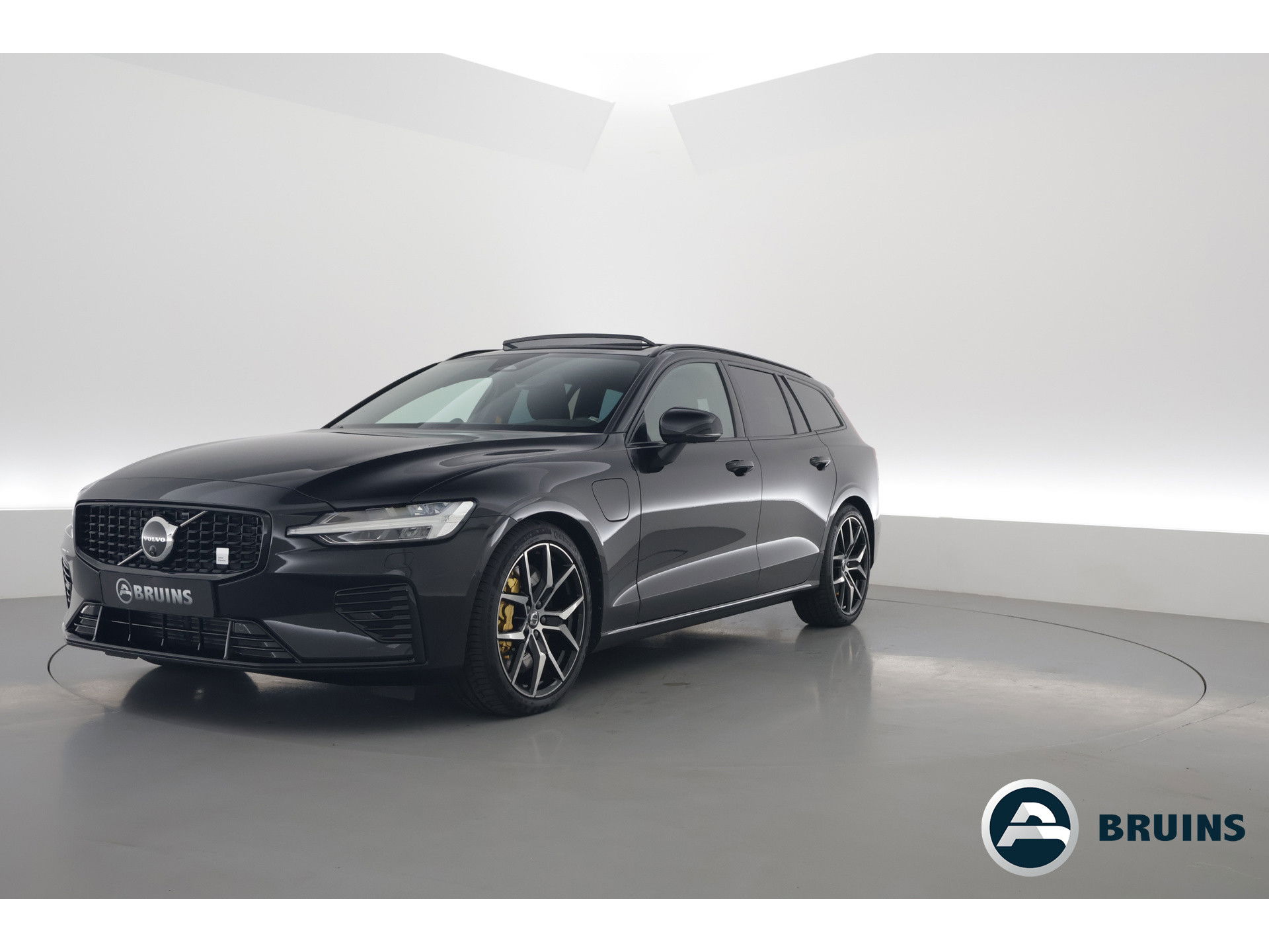 Volvo V60 2.0 T8 Plug-in hybrid AWD Polestar Engineered | B&W | HUD | ACC | 360 Cam | Trekhaak | Stuur- & 4x stoelverw. |