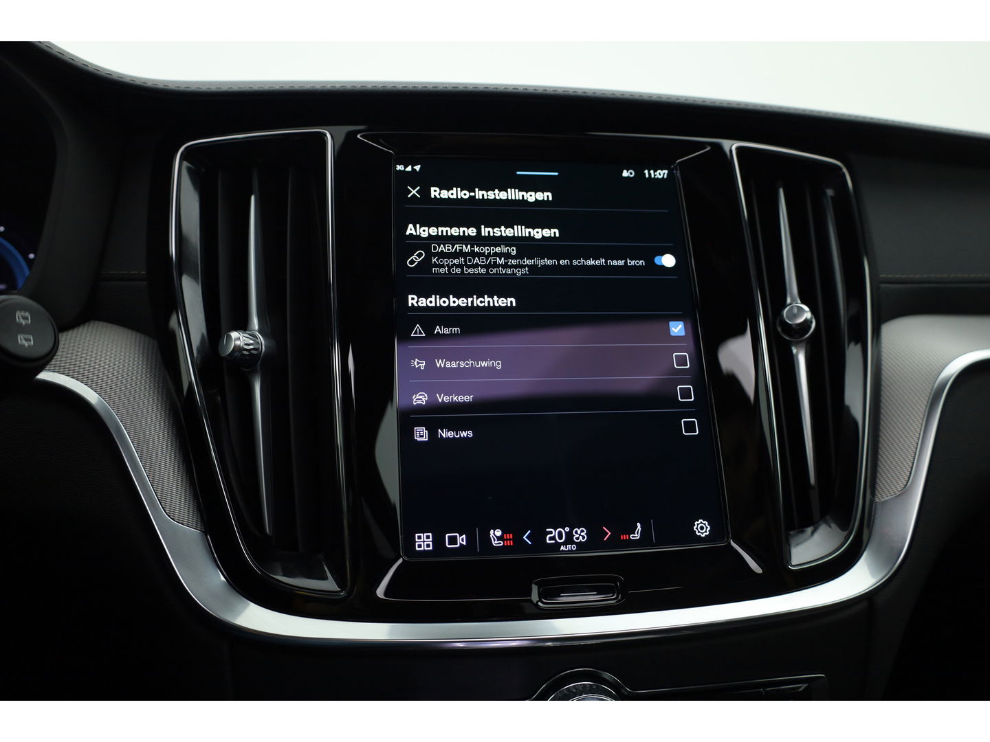 Volvo V60 2.0 T8 Plug-in hybrid AWD Polestar Engineered | B&W | HUD | ACC | 360 Cam | Trekhaak | Stuur- & 4x stoelverw. |