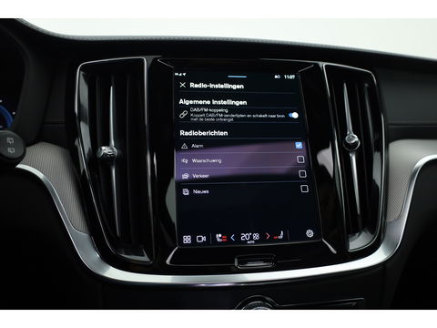Volvo V60 2.0 T8 Plug-in hybrid AWD Polestar Engineered | B&W | HUD | ACC | 360 Cam | Trekhaak | Stuur- & 4x stoelverw. |