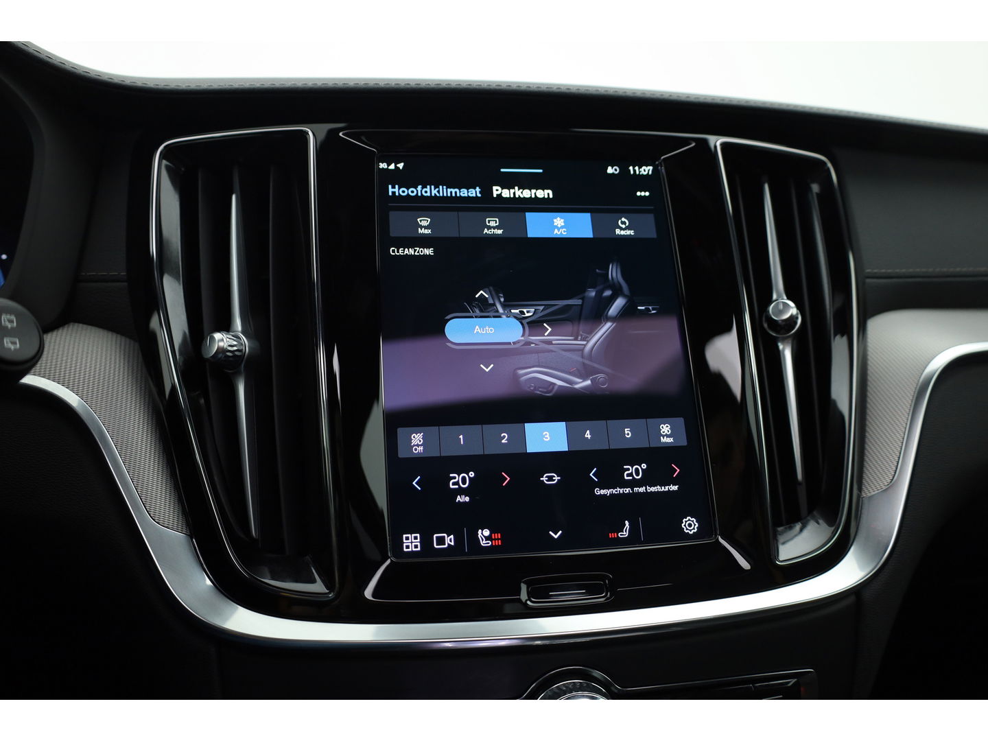 Volvo V60 2.0 T8 Plug-in hybrid AWD Polestar Engineered | B&W | HUD | ACC | 360 Cam | Trekhaak | Stuur- & 4x stoelverw. |