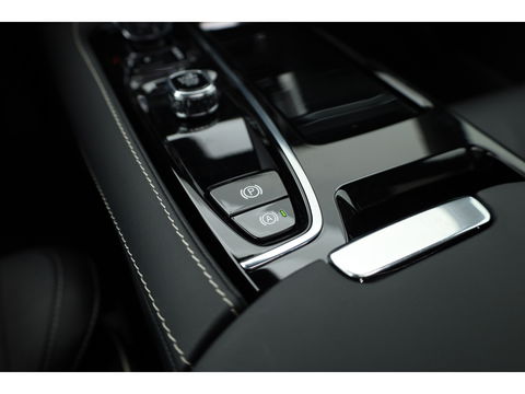 Volvo V60 2.0 T8 Plug-in hybrid AWD Polestar Engineered | B&W | HUD | ACC | 360 Cam | Trekhaak | Stuur- & 4x stoelverw. |