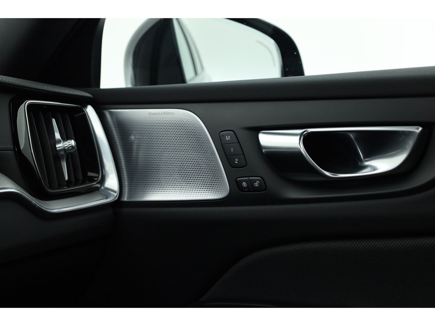 Volvo V60 2.0 T8 Plug-in hybrid AWD Polestar Engineered | B&W | HUD | ACC | 360 Cam | Trekhaak | Stuur- & 4x stoelverw. |