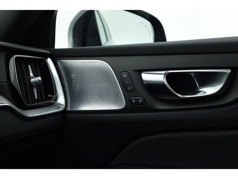 Volvo V60 2.0 T8 Plug-in hybrid AWD Polestar Engineered | B&W | HUD | ACC | 360 Cam | Trekhaak | Stuur- & 4x stoelverw. |