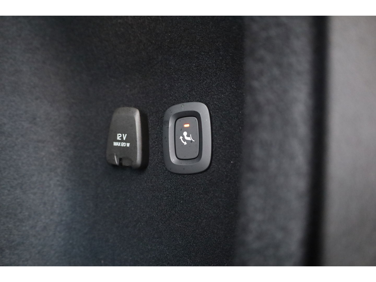 Volvo V60 2.0 T8 Plug-in hybrid AWD Polestar Engineered | B&W | HUD | ACC | 360 Cam | Trekhaak | Stuur- & 4x stoelverw. |