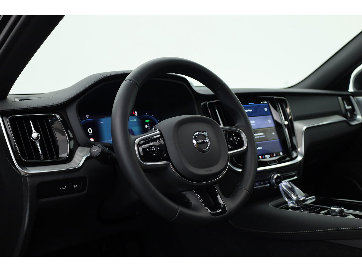 Volvo V60 2.0 T8 Plug-in hybrid AWD Polestar Engineered | B&W | HUD | ACC | 360 Cam | Trekhaak | Stuur- & 4x stoelverw. |