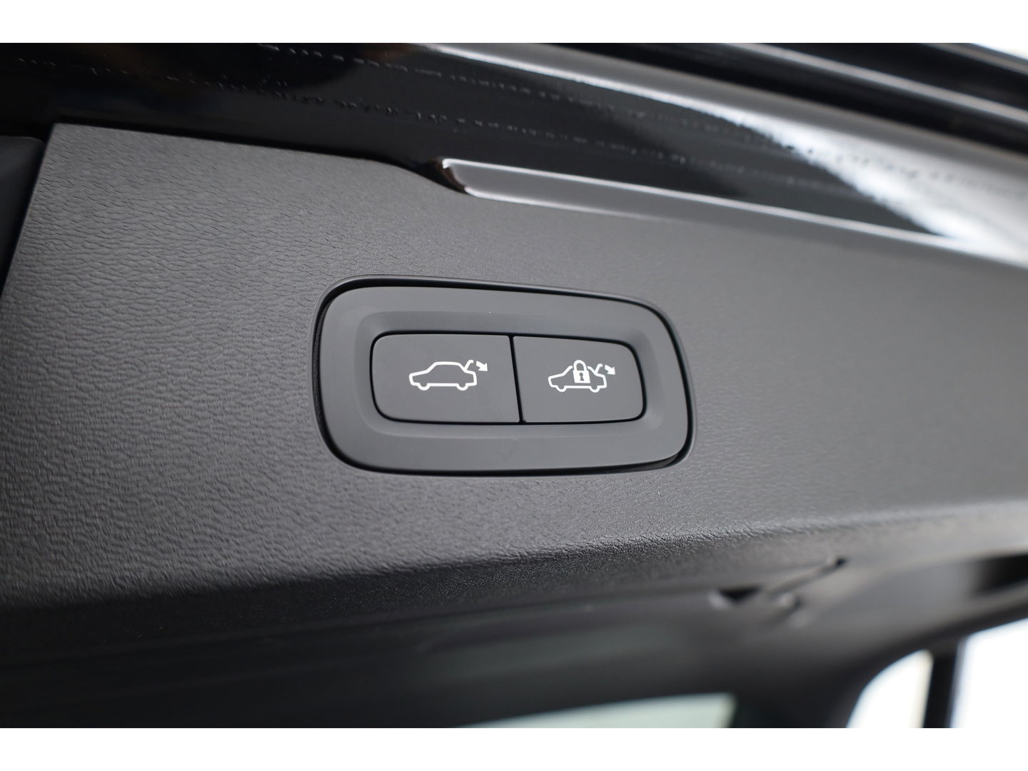Volvo V60 2.0 T8 Plug-in hybrid AWD Polestar Engineered | B&W | HUD | ACC | 360 Cam | Trekhaak | Stuur- & 4x stoelverw. |