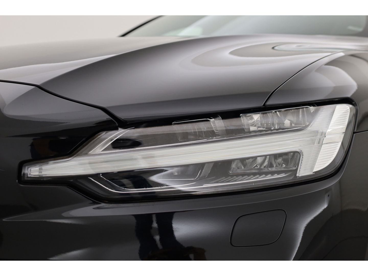 Volvo V60 2.0 T8 Plug-in hybrid AWD Polestar Engineered | B&W | HUD | ACC | 360 Cam | Trekhaak | Stuur- & 4x stoelverw. |