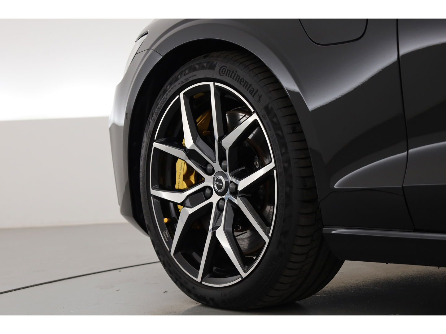 Volvo V60 2.0 T8 Plug-in hybrid AWD Polestar Engineered | B&W | HUD | ACC | 360 Cam | Trekhaak | Stuur- & 4x stoelverw. |