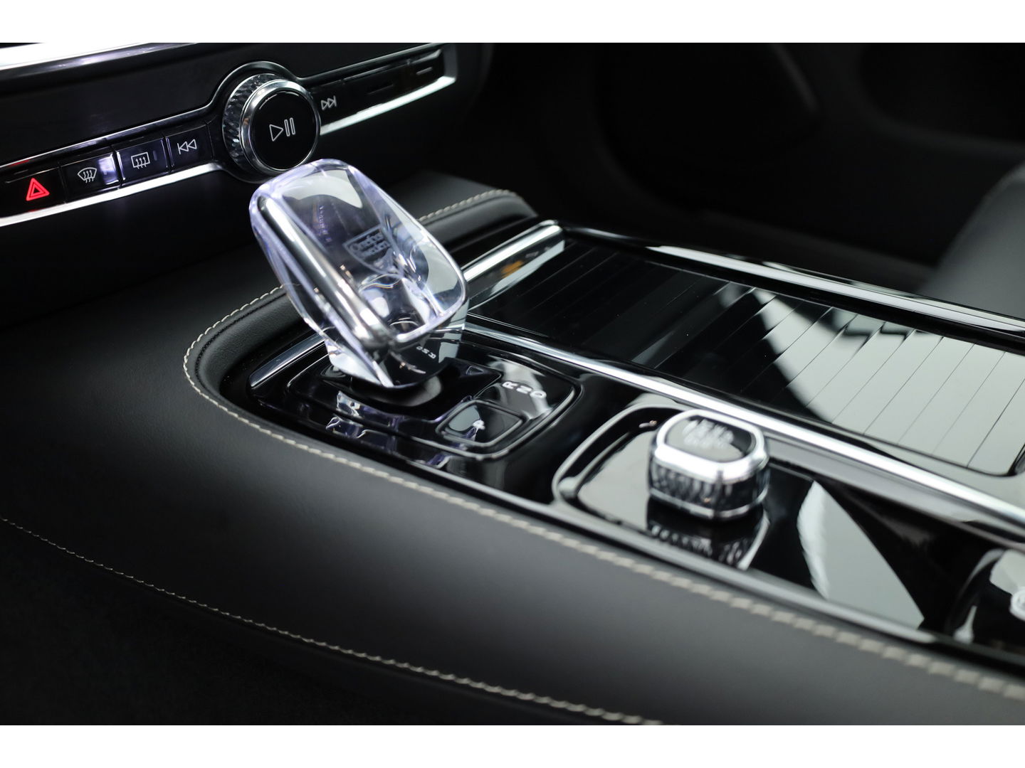 Volvo V60 2.0 T8 Plug-in hybrid AWD Polestar Engineered | B&W | HUD | ACC | 360 Cam | Trekhaak | Stuur- & 4x stoelverw. |