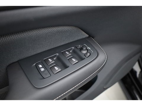 Volvo V60 2.0 T8 Plug-in hybrid AWD Polestar Engineered | B&W | HUD | ACC | 360 Cam | Trekhaak | Stuur- & 4x stoelverw. |